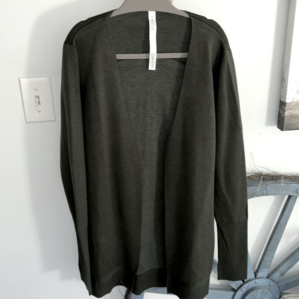 ⭐️NWOT Lululemon City Street Camo Green Cardigan⭐️ - Picture 5 of 10